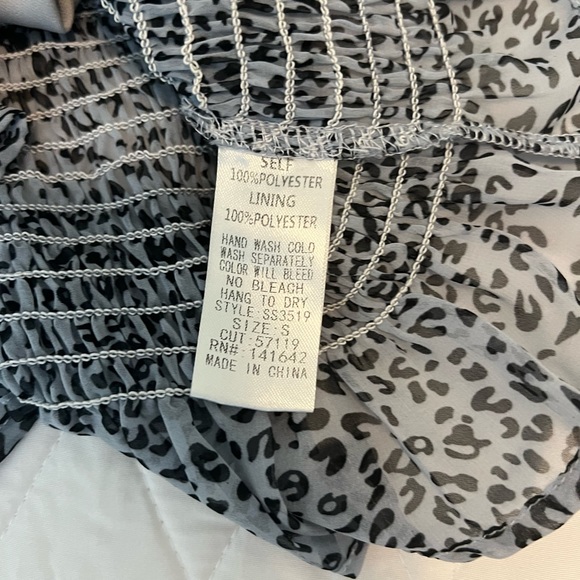 She + Sky Gray/Black Top Sz:Small - Picture 6 of 7